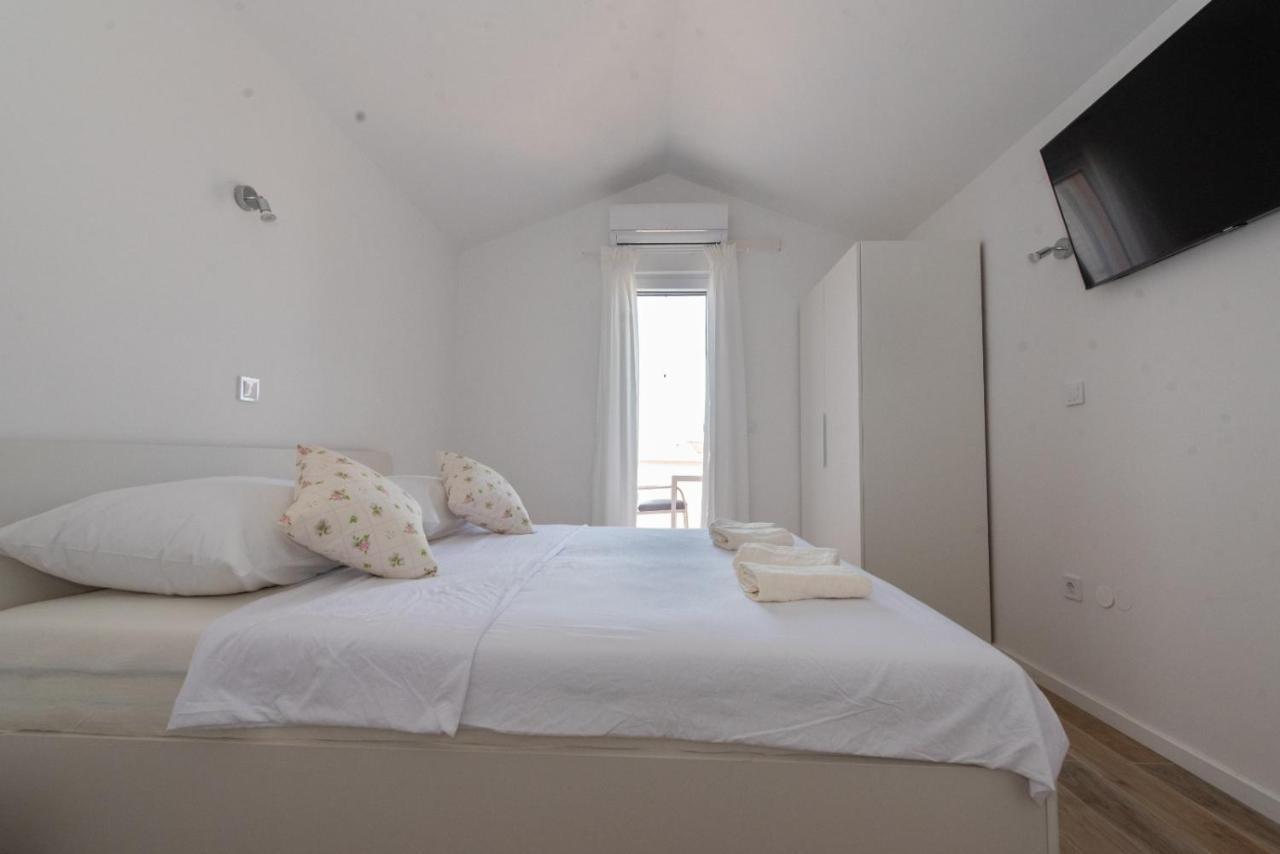 Charming Apartments Duce โอมิช ภายนอก รูปภาพ