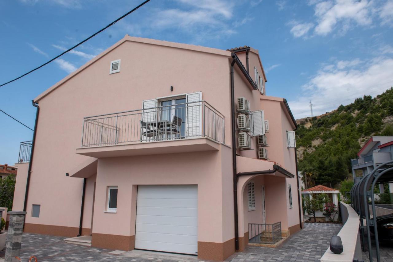 Charming Apartments Duce โอมิช ภายนอก รูปภาพ